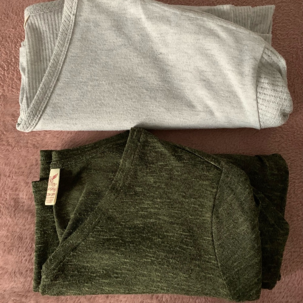 Light Gray and Dark Green V-Neck Pull Over Sweaters Lot of 2 Size 18 Plus